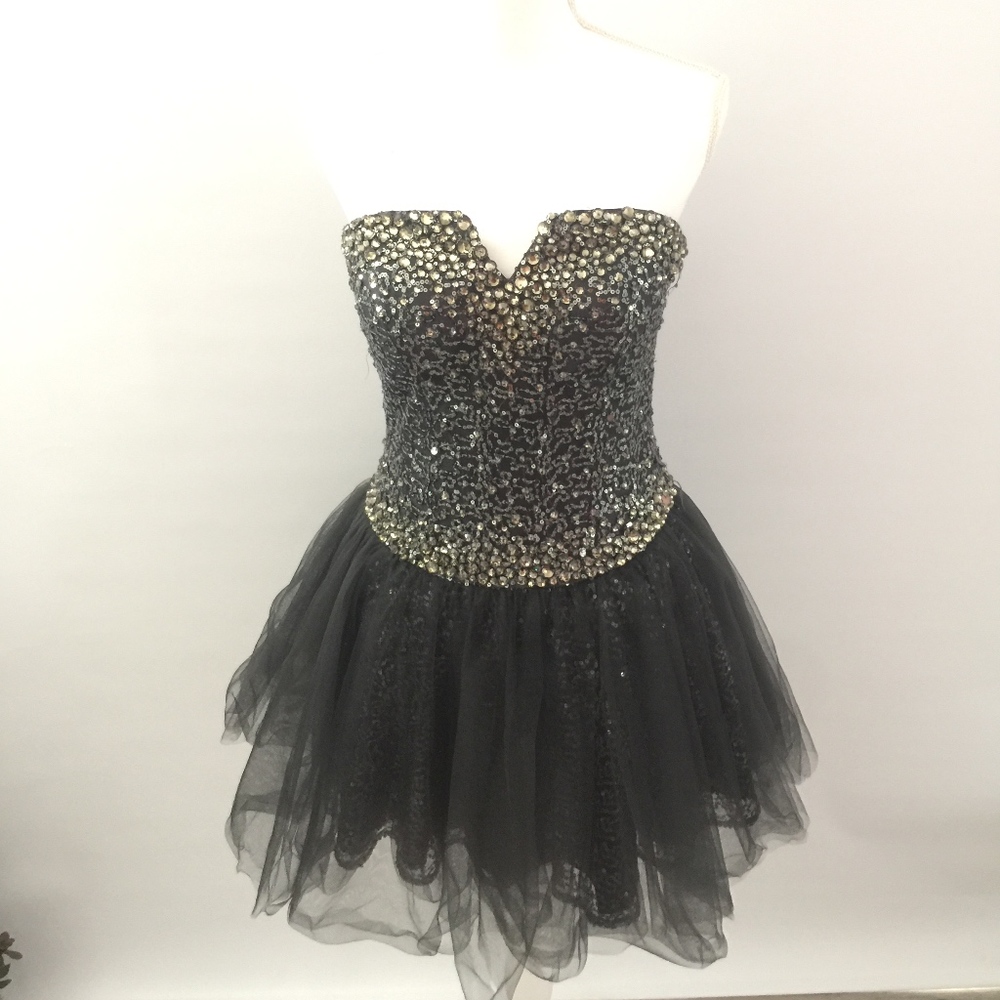 La Femme Strapless Prom Dress. - Picture 1 of 3